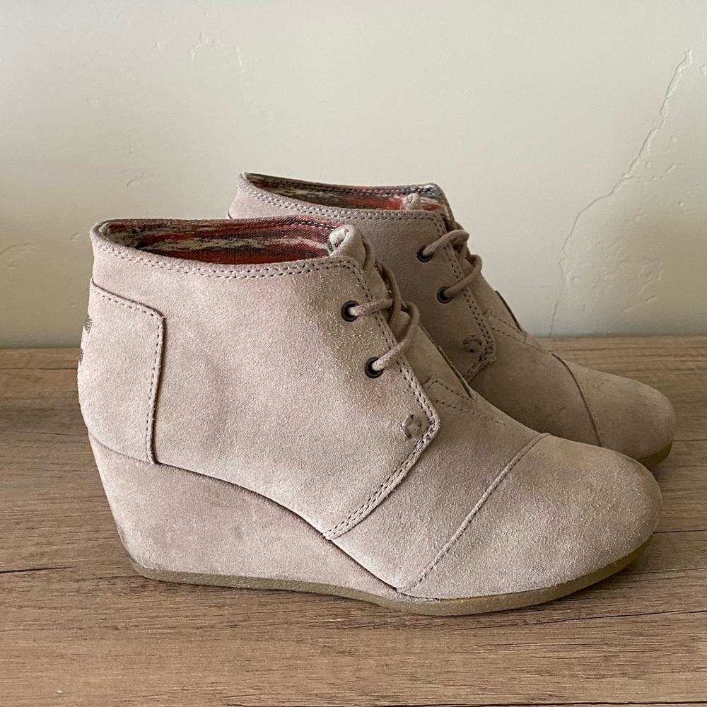 TOMS Wedge